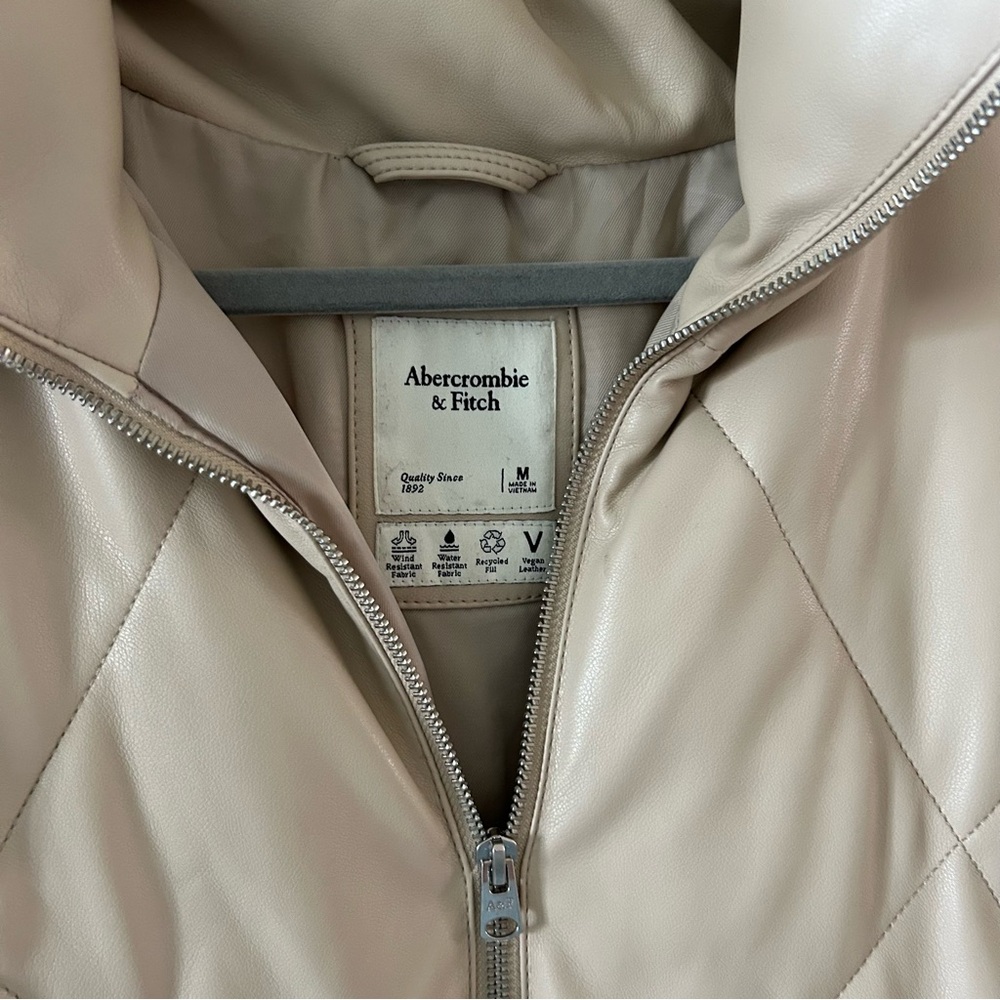 Abercrombie Oversized Vegan Leather Quilted Bomber Jacket - Picture 5 of 6